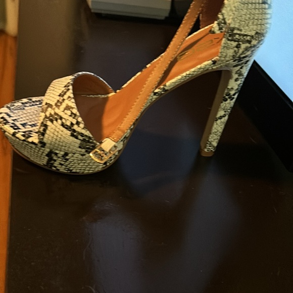 Beautiful high heels very girly - Picture 11 of 11